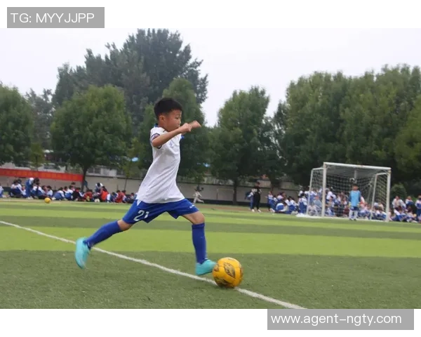小学生足球品牌推荐与选购指南助力孩子快乐成长与运动发展 小学生足球品牌推荐与选购指南助力孩子快乐成长与运动发展