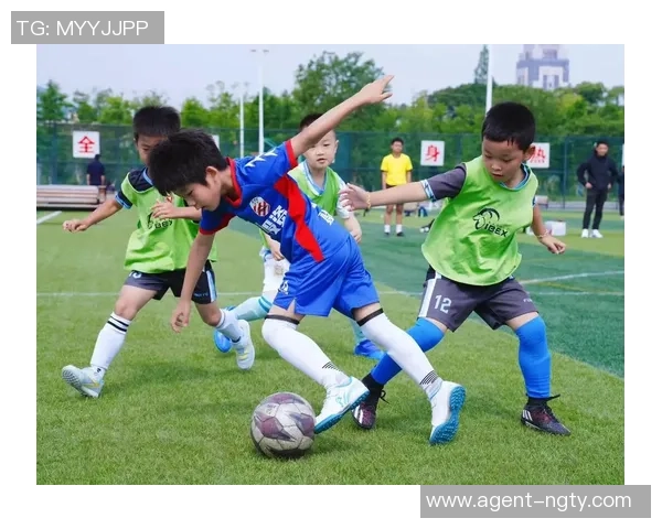 成都8人制足球场全新开放体验多元足球文化与激情对抗活动